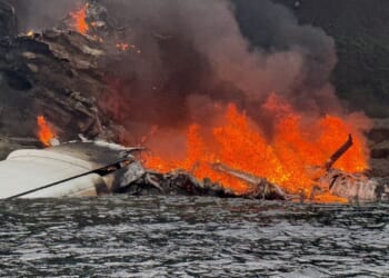 Seaplane crashes in Washington state, all 10 passengers and pilot rescued