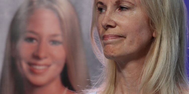 Beth Holloway, the mother of murdered American high school graduate Natalee Holloway, is pictured with a photo of her daughter in a 2010 file photo.