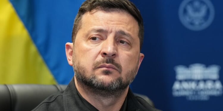 Ukrainian President Zelenskyy to meet sailors and Britain’s new leader on visit to a U.K. port