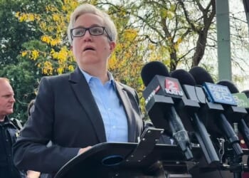 Oregon governor warns migrants to be wary of ICE impersonators