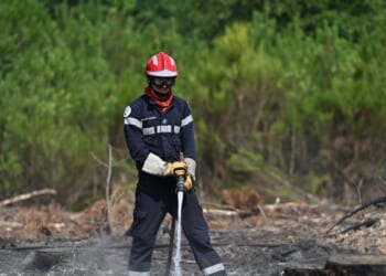 Firefighters battle the last hot spots of a monster wildfire in France’s southwest