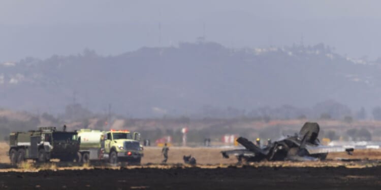 F-35 jet crashes at Marine Corps base in San Diego