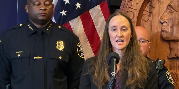 Seattle mayor defends ousting police chief after festival shootout