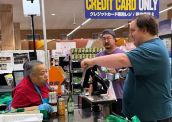 U.S. economy expands at sluggish 1.5% pace in second quarter, but consumer spending stayed strong