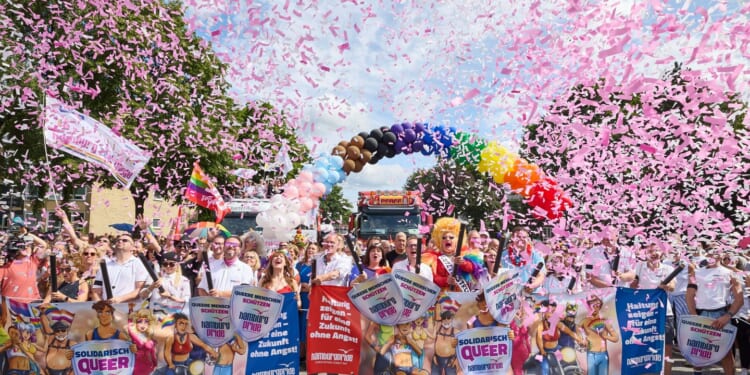 Hamburg Pride underway with increased security a week after a fatal attack in Berlin