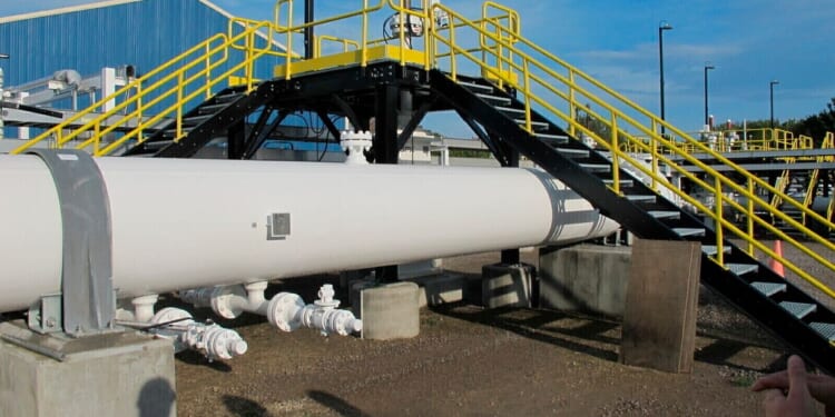 Michigan Supreme Court rejects permit for Enbridge oil pipeline under Great Lakes