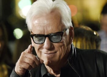 Actor James Woods urges voters to reject Democrats as migrant caravan moves through Mexico