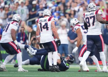 Darnold avoids fracture, but Seahawks won't know full injury status until more tests