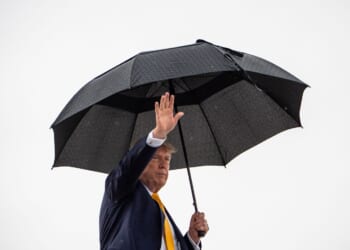Economy sounds warning bell for Trump, GOP in midterm elections