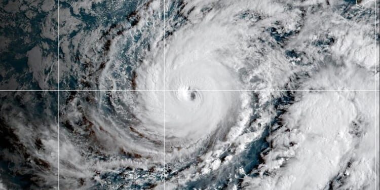Hawaii residents told to expect tropical storm conditions as Hurricane Lowell passes to the west