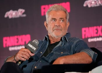 Mel Gibson apologizes after video shows him mocking sign language interpreter at Toronto Fan Expo