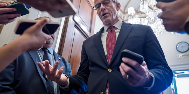 Republicans seek to advance congressional stock trading ban