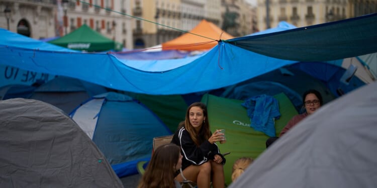 Spain unveils urgent housing decree amid mass protests over an 87-year-old's eviction