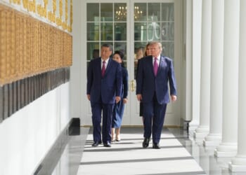 Trump shows off White House renovations for Xi