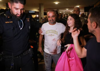 A dentist and a plumber are praised as heroes in FlyDubai near-disaster