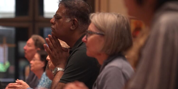Chicago Catholics rally for prayer in Pope Leo's hometown after his lung cancer diagnosis