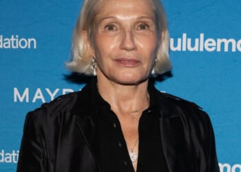Ellen Barkin posts 'Burn ICE to the ground' after agent shoots man in New York City