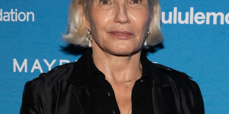 Ellen Barkin posts 'Burn ICE to the ground' after agent shoots man in New York City
