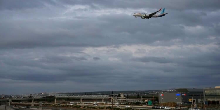 Investigators work to determine why a pilot apparently tried to crash a FlyDubai flight to Israel