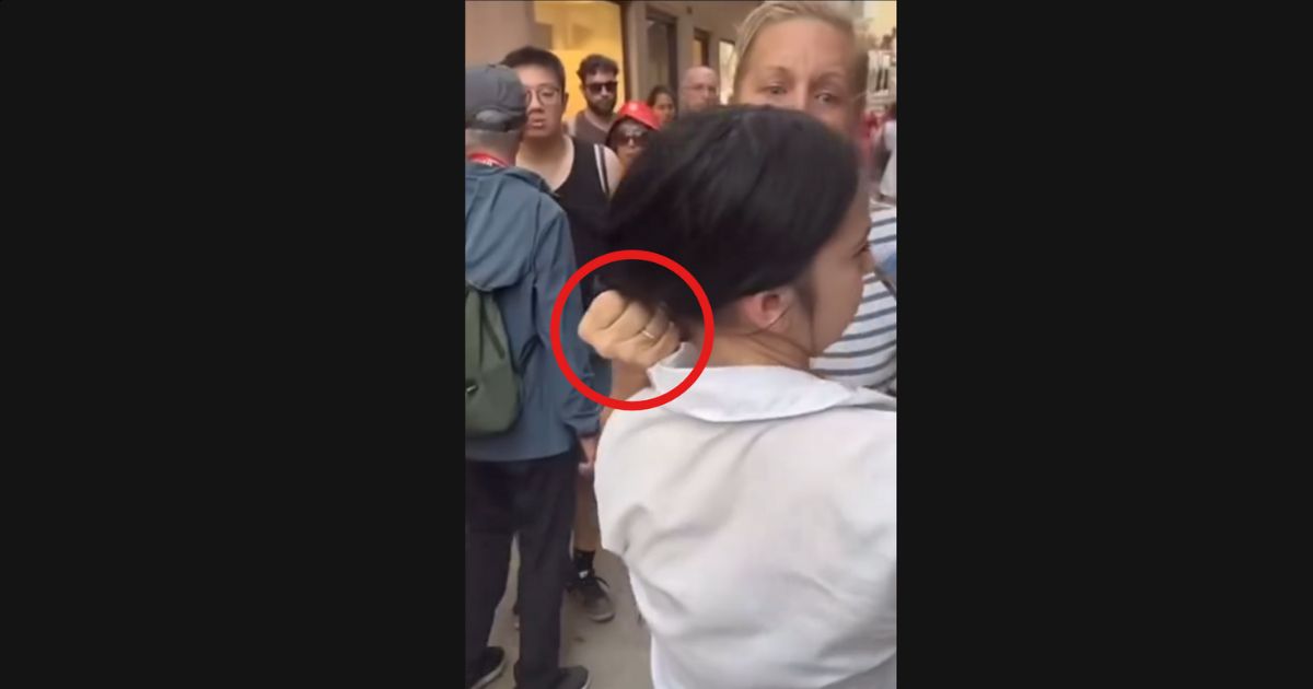 American tourist Christina Cadieu Greene held an apparent pickpocket while on vacation in Venice, Italy, until police arrived.