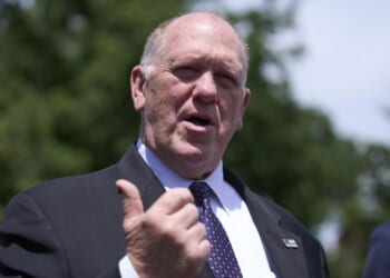 White House backs 'border czar' Tom Homan after reports he accepted cash during undercover FBI probe