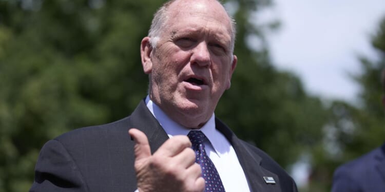 White House backs 'border czar' Tom Homan after reports he accepted cash during undercover FBI probe
