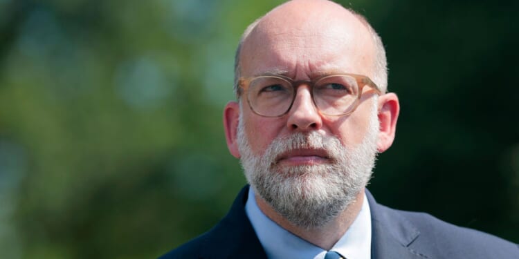 White House to Slash Programs and Jobs if Shutdown Occurs