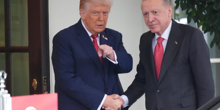 Trump meets with Turkey's Erdogan to talk fighter jets, ending wars