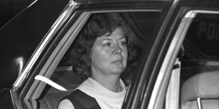 Sara Jane Moore, 95, who tried to assassinate President Gerald Ford in 1975, dies