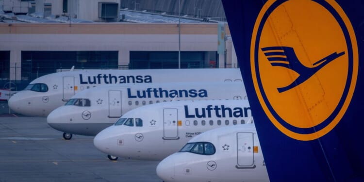 Lufthansa to shed 4,000 jobs by 2030 with help of AI, sees stronger profits ahead