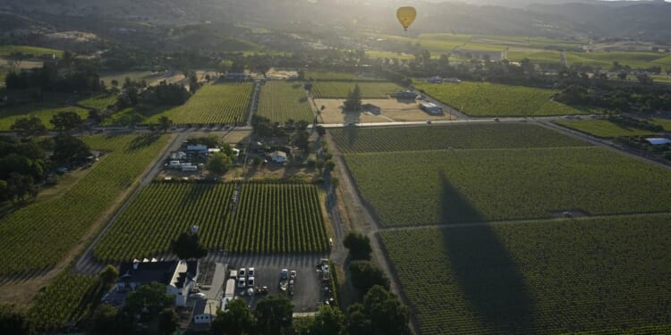 Shutdown threatens lawmakers' luxury retreats