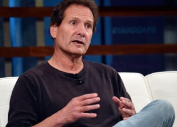 Verizon names board member and former PayPal CEO Dan Schulman to its top post
