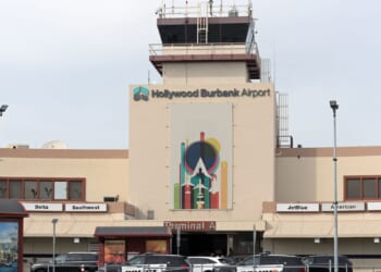 Air traffic controllers working again at Hollywood Burbank Airport after hourslong absence