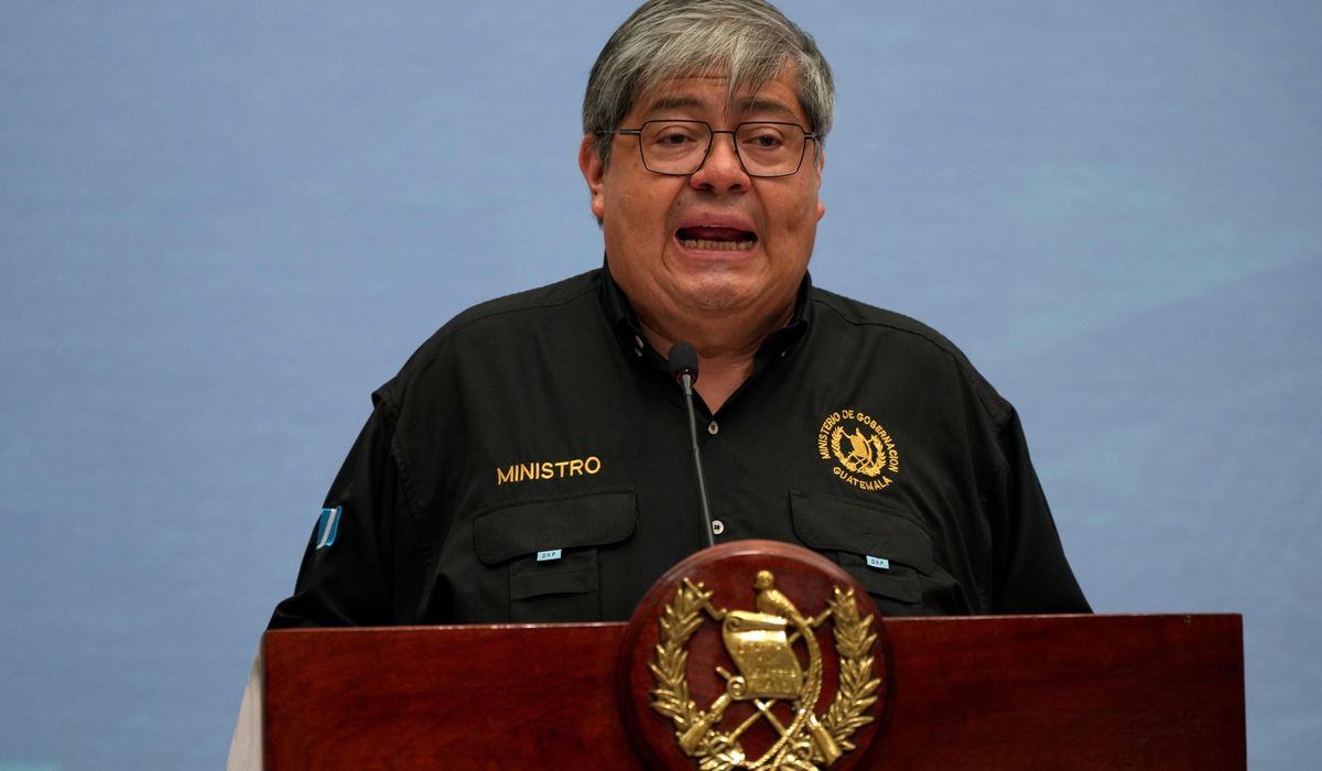 Guatemala's president accepts resignations of top security officials after gang escape