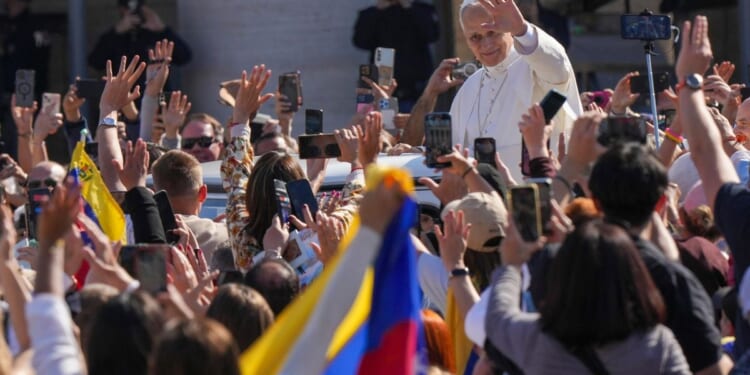 Leo gives Venezuela reason to celebrate by canonizing its beloved 'doctor of the poor' as 1st saint