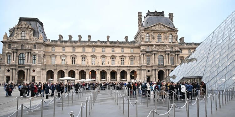Louvre security worked during jewel heist, French culture minister says