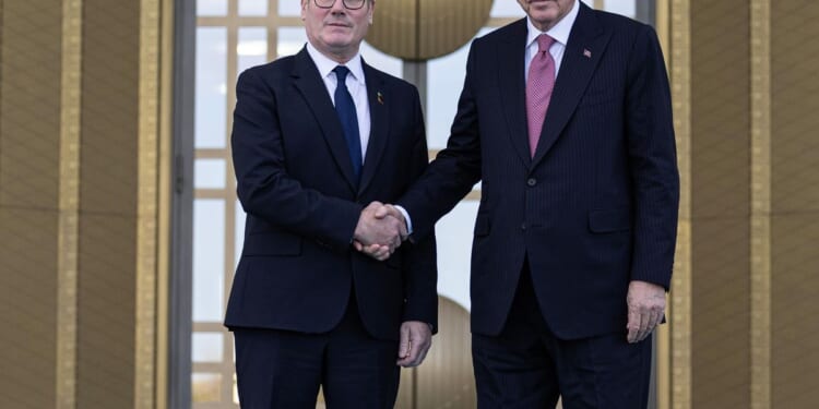 British Prime Minister Keir Starmer arrives in Turkey to discuss Eurofighter jet deal