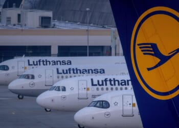 Man from India accused of attacking 2 teens with fork on Chicago-Germany flight