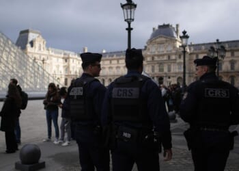 French police acknowledge major gaps in Louvre's defenses after jewel theft