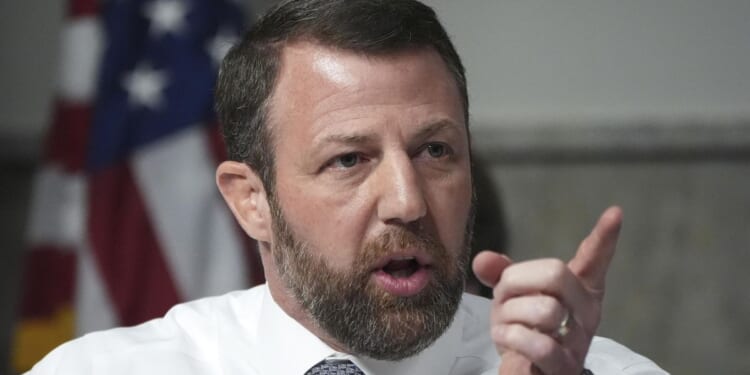 Sen. Mullin defends Trump's strikes on alleged drug boats: 'Why would we care? They're terrorists'