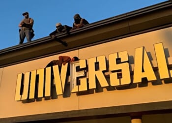 Migrant arrested after getting hung up on Texas laundromat sign