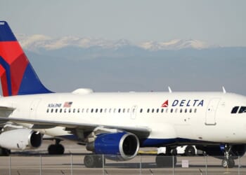Pilot of Delta flight does go-around at Boston airport to avoid another plane