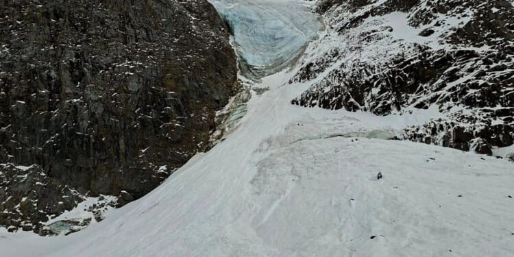 In northern Italy, 5 German mountaineers die after being hit by avalanche