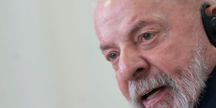 Lula to call Trump if tariff talks stall, pushes against conflict in Venezuela