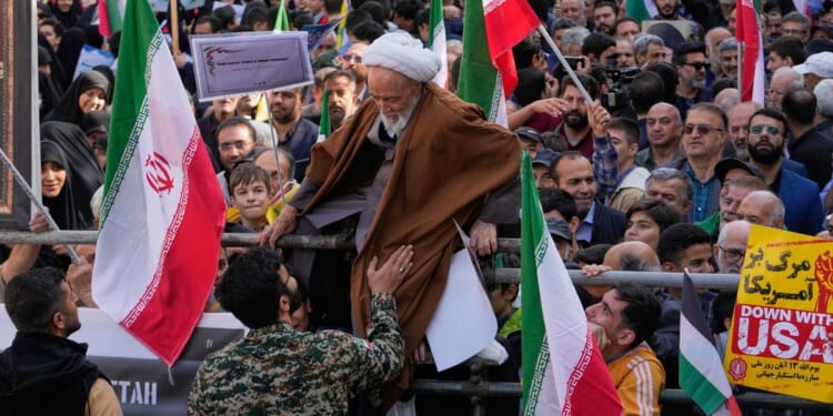 U.S. operations against Iraq in Gulf War can offer hints about dealing with Iran, say analysts