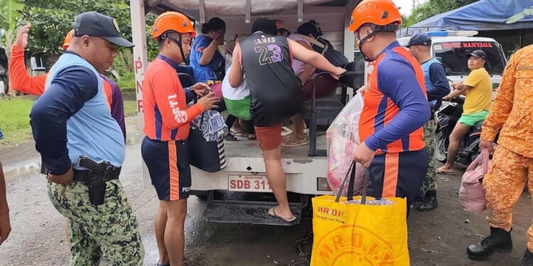 Fung-wong slams into Philippines after already killing 2 and displacing 1 million