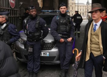 Meet the teen behind the Louvre mystery photo