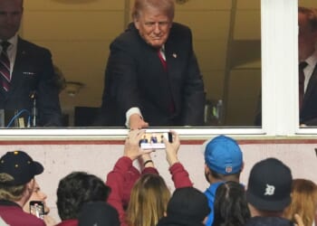 Commanders fans greet Trump with mix of boos, applause