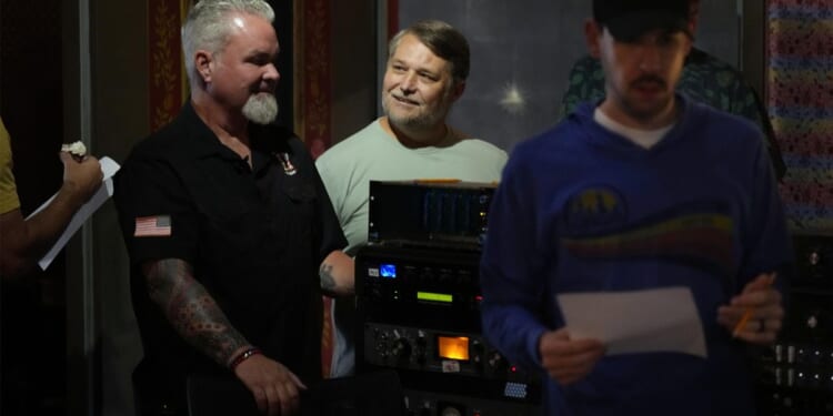 How Gary Sinise is assisting nonprofit CreatiVets in building 'a place to go when the PTSD hits'