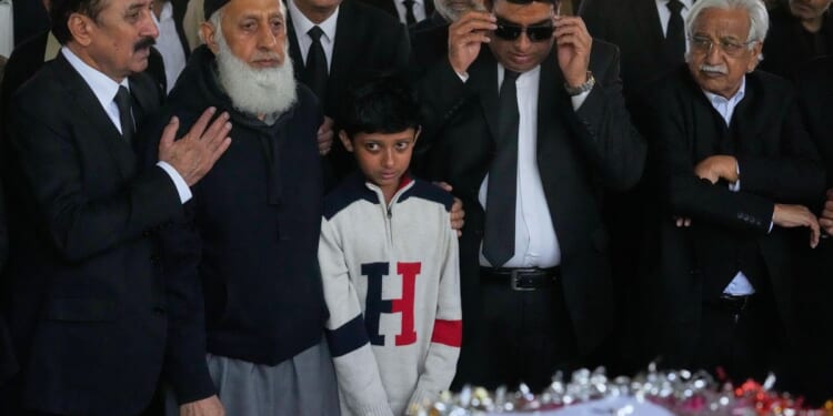 Pakistan PM Sharif offers talks to Afghanistan after deadly militant attacks